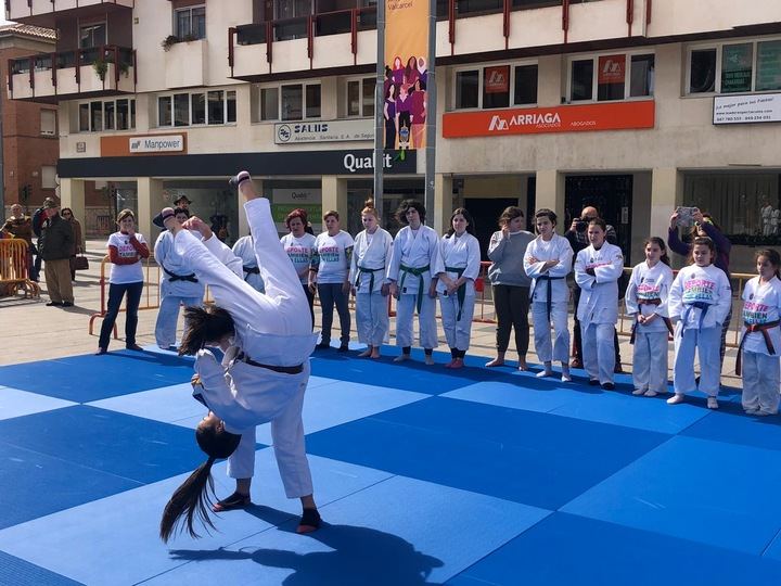 El deporte femenino se exhibe en plazas y parques de Guadalajara por el #8M