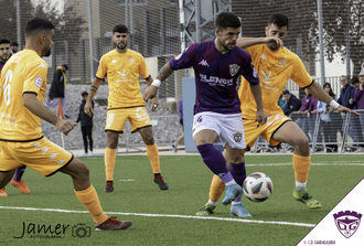 El Dépor pelea pero cae ante un efectivo Villanovense (0-2)