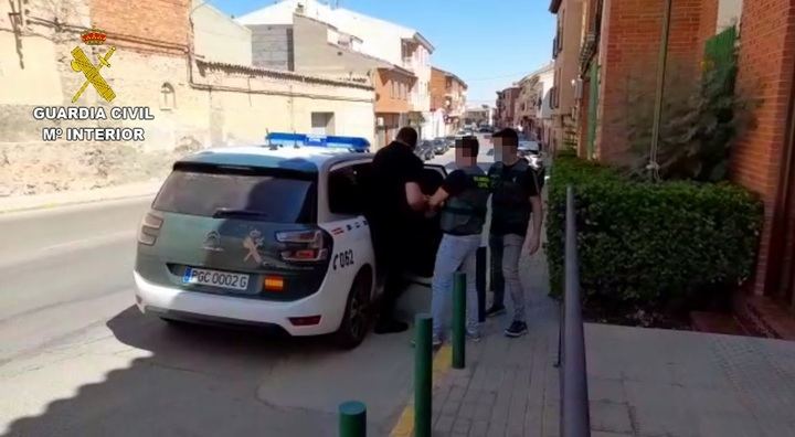 La Guardia Civil de Toledo detiene a un hombre por robar con violencia en dos casas de apuestas y a una anciana en su domicilio
