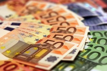 Alemania baja los impuestos para combatir la inflación : 10.000 millones de euros se ahorrarán las familias 