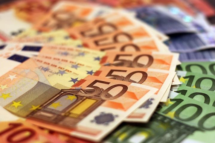 SUMA Y SIGUE : La deuda pública de España vuelve a marcar en agosto MÁXIMO HISTÓRICO, con 1,49 billones de euros (con b de burrada)