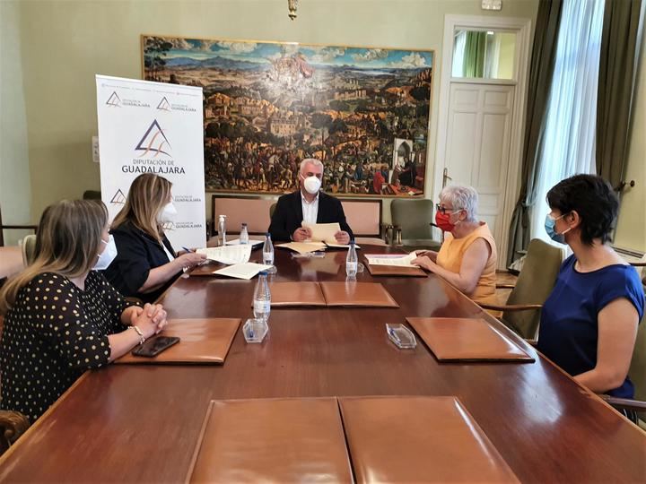 La Diputación de Guadalajara ayuda a Cruz Roja y Cáritas con 800.000 € a atender necesidades sociales en la provincia provocadas por el COVID