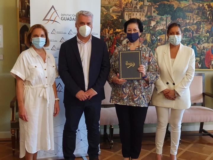 La Diputación de Guadalajara firma tres convenios con Cruz Roja y Cáritas Diocesana