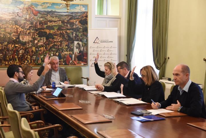 La Diputación invertirá 1.280.000 en mejorar las carreteras de acceso a Illana y a Azuqueca de Henares