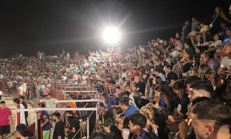 Multitudinaria última noche en las Fiestas de Cabanillas, con llenazos en el Ferial y la Plaza de Toros
