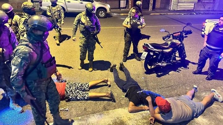 Matan de un tiro al al cantante Diego Gallardo cuando iba a recoger del colegio a su hijo en Ecuador