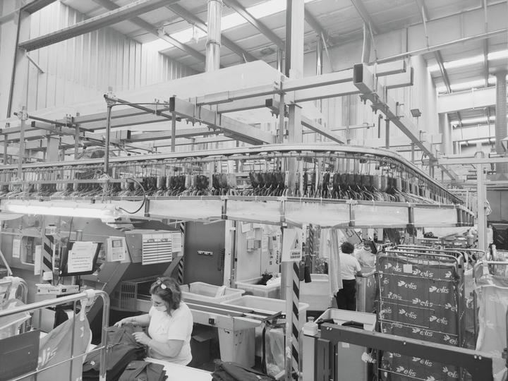 Una persona empieza a trabajar en la empresa Elis gracias al proyecto Afronta