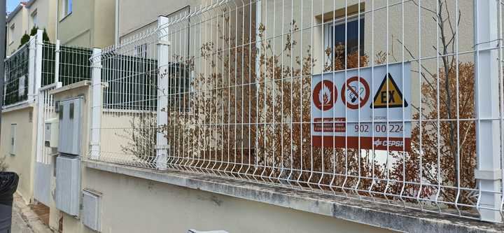 El grupo Municipal Unidas Podemos Izquierda Unida en El Casar denuncia el abandono de dos viviendas de protección pública desde hace una década