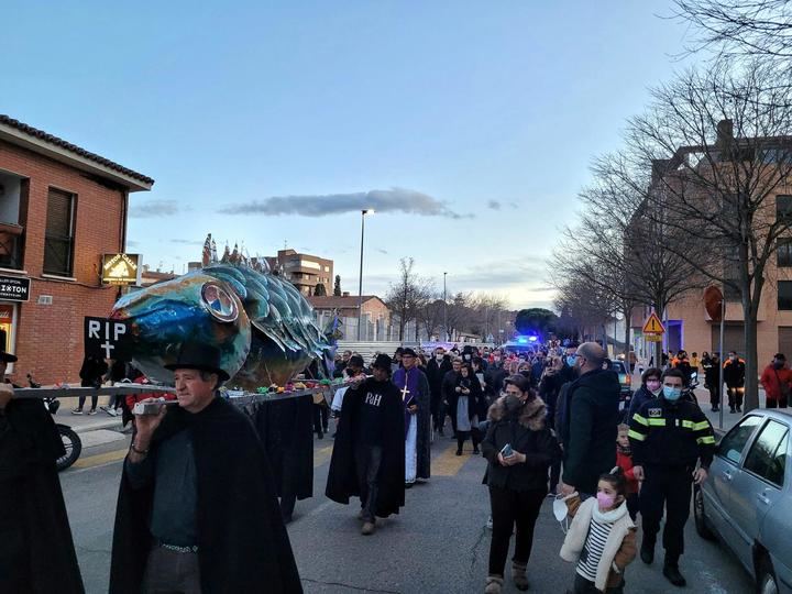 Azuqueca despidió el Carnaval con el Entierro de la Sardina