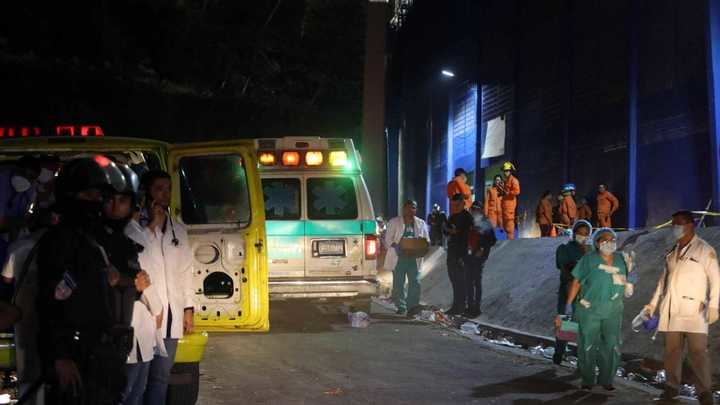 Al menos doce muertos por una estampida en el estadio de fútbol Cuscatlán en El Salvador