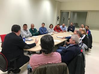 El concejal de Deportes mantiene un encuentro con clubes de atletismo y triatlón sobre la gestión de instalaciones deportivas de Guadalajara