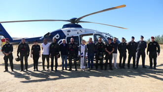 El cielo de Castillejos marca el final más espectacular de la última mañana de Ferias con aeromodelismo y paracaídas
