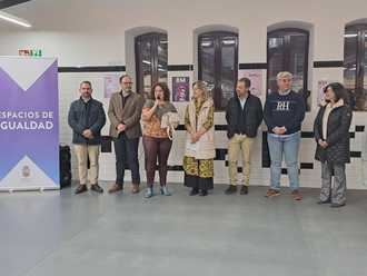 Una exposición reúne en el Mercado de Abastos 124 maneras de representar la igualdad de derechos de la mujer