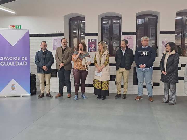 Una exposición reúne en el Mercado de Abastos 124 maneras de representar la igualdad de derechos de la mujer