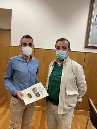 La Cofradía del Tomate y Pimiento de Ampuero da a conocer al Ayuntamiento de Ampuero los detalles de la Feria de la Huerta y Producto Gastronómico