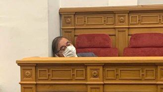 IMPRESENTABLE : Exigen la DIMISIÓN del presidente del Grupo Parlamentario Socialista en CLM Fernando Mora por su actitud violenta con Claudia Alonso en un programa de televisión