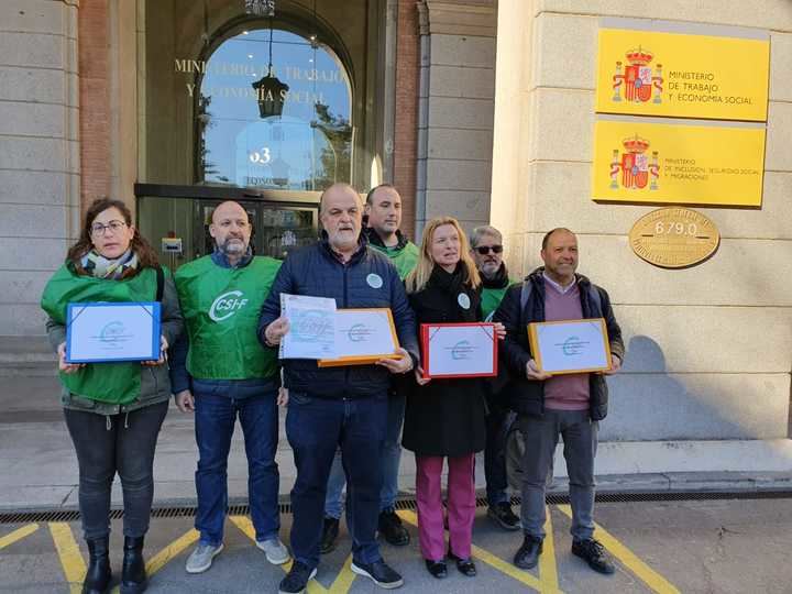 CSIF presenta 60.000 firmas para que el personal de la Sanidad pueda acogerse a la jubilación anticipada, por coeficientes reductores