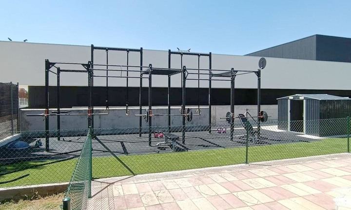 El Centro Fitness de Cabanillas completa su equipamiento con una «jaula» de entrenamiento en el exterior