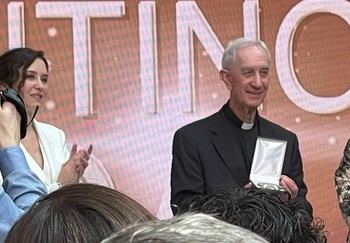 El sacerdote alcarreño Florentino Rueda, galardonado por la Comunidad de Madrid