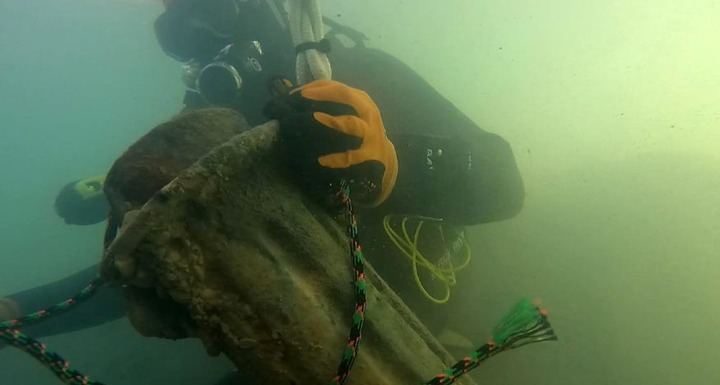 Segunda limpieza del fondo subacuático del río Tajo bajo el puente de Trillo
