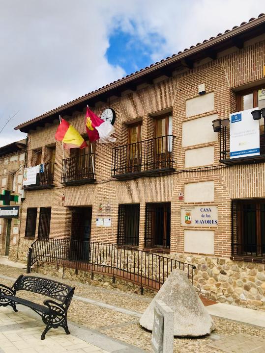 Burla y mofa por una rotonda 'inviable y esperpéntica' en Fontanar que ha costado... ¡85.100 euros!