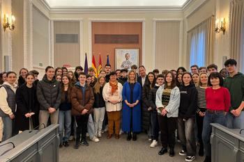 Estudiantes de la ciudad francesa de Clermont-Ferrand visitan el Ayuntamiento de Guadalajara
