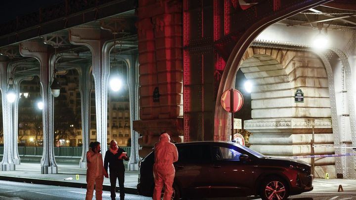 Francia investiga como terrorista el ataque de un joven que mató a cuchilladas a un turista en París al grito de "Alá es grande"