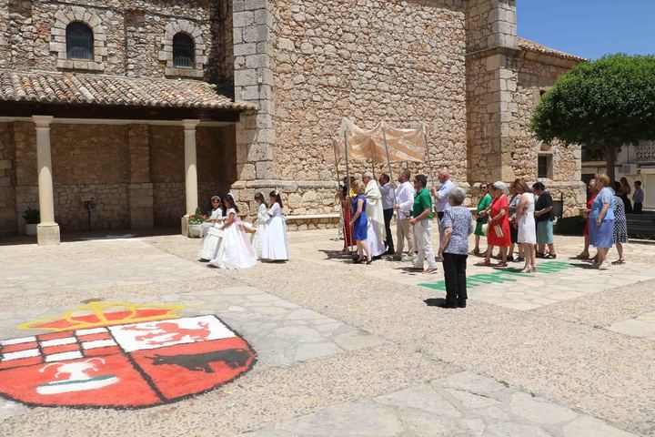 Fuentenovilla celebró de nuevo el día del Corpus Christi