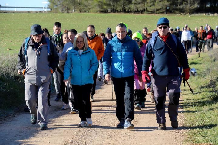 La VIII Marcha Solidaria, con presentación de nueva ruta senderista, pone fin a la Navidad en Fuentenovilla