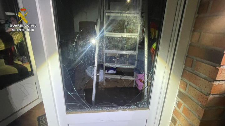 La Guardia Civil sorprende a una mujer de 28 años en el interior de una vivienda unifamiliar de Fuentenovilla sustrayendo efectos