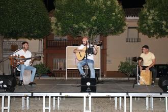 Fuentenovilla da comienzo a su programación cultural de verano con un concierto de rumbas