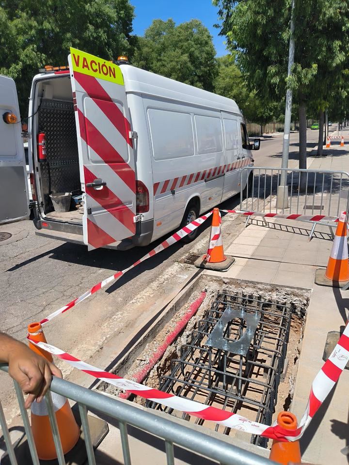 Comienza la instalación de un "control de Gálibo" en el acceso al casco urbano de Cabanillas del Campo, por la calle San Sebastián