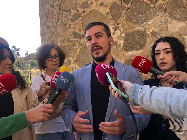 Gascón critica la ausencia de Page en la visita de Pedro Sánchez durante un acto con la ministra Belarra