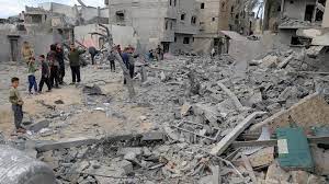 Cinco gazat&#237;es mueren por el impacto de la ayuda humanitaria lanzada por aire