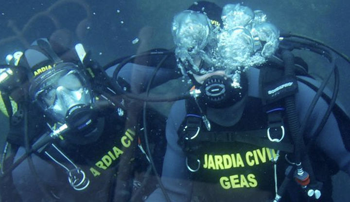 El Grupo Subacuático busca en el pantano de Entrepeñas un vehículo con dos personas fallecidas que presuntamente serían ciudadanos chinos desaparecidos