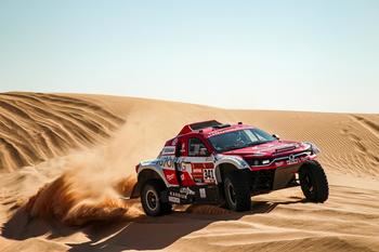 El equipo SsangYong, consternado por la pérdida de Paulo Gonçalves, completa la séptima etapa del Dakar