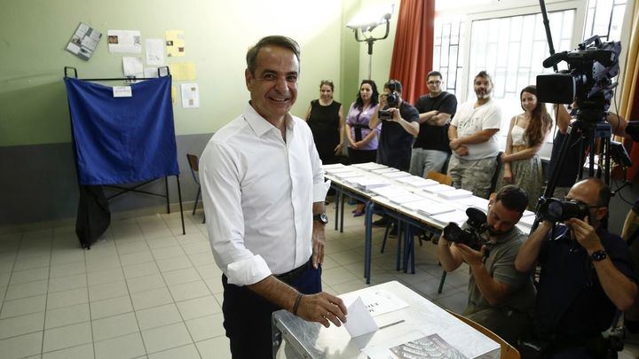 El conservador Mitsotakis alcanza la mayoría absoluta en Grecia, según las encuestas
