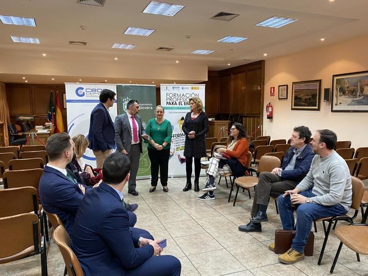 Los empresarios de Alovera se informan de la Formación Profesional para el empleo en un nuevo Encuentro de GuadaNetWork