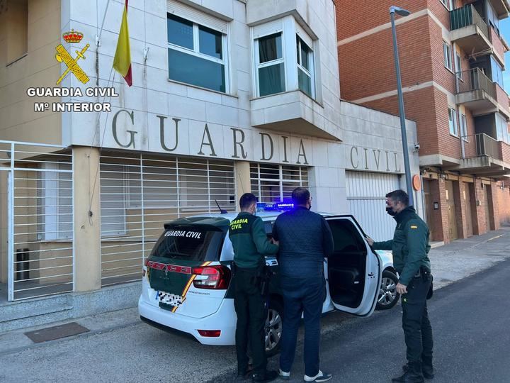 La Guardia Civil detiene en Almadrones a dos personas por tráfico de drogas