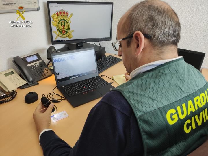 Detenida una persona e investigada otra por suplantación de identidad durante el examen del permiso conducir en Guadalajara