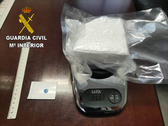 La Guardia Civil de Guadalajara detiene a una persona con una roca de cocaían de 266 gramos escondida en los amortiguadores del coche