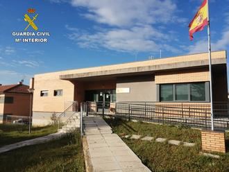 La Guardia Civil detiene a una persona, que ha sido detenido VEINTICUATRO veces y está implicado en más de CIEN diligencias policiales, por robo en un comercio de El Casar