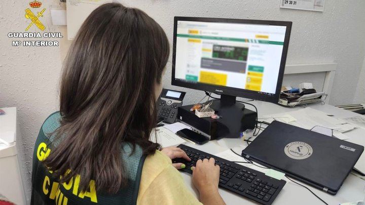 Ocho detenidos y 32 investigados por estafar más de 180.000 euros a casi medio centenar de víctimas con la estafa del falso hijo en apuros