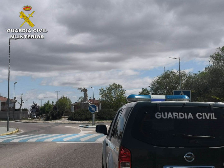 La Guardia Civil detiene a dos personas cuando intentaban cometer un robo en una vivienda en Villanueva de la Torre
