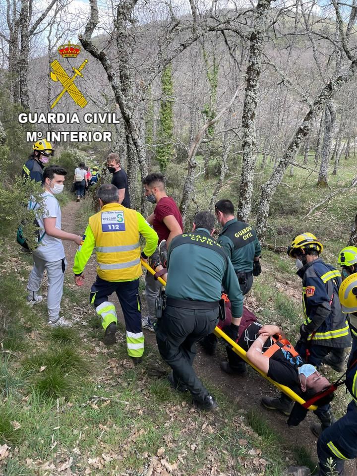 La Guardia Civil ha coordinado el rescate de un senderista herido en Navahermosa 