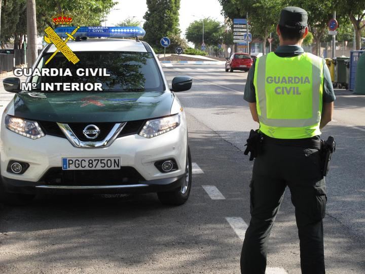 La Guardia Civil detiene a 2 personas por robo en un establecimiento comercial de Villanueva de la Torre