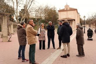 Guarinos mantiene un encuentro con miembros de la Asociación de Vecinos Ferial, Panteón y Adyacentes