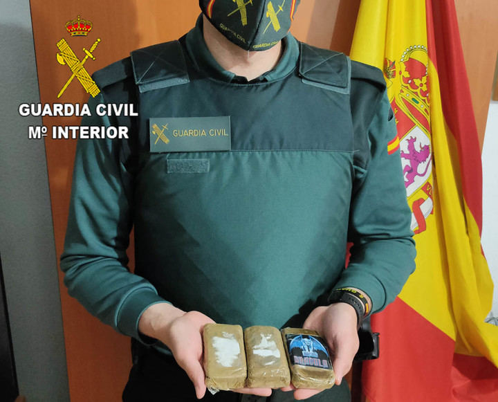 La Guardia Civil detiene en Mondéjar a dos personas por tráfico de drogas 