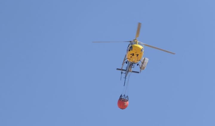 ÚLTIMA HORA : Un helicóptero se estrella en el incendio de Humanes cuando trabajaba en las labores de extinción y la Junta pide ayuda al Ejército