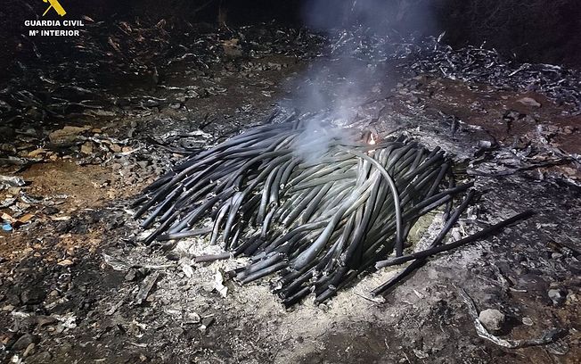 Tres detenidos en Hinojosa por el robo de 810 metros de cable del tendido telefónico